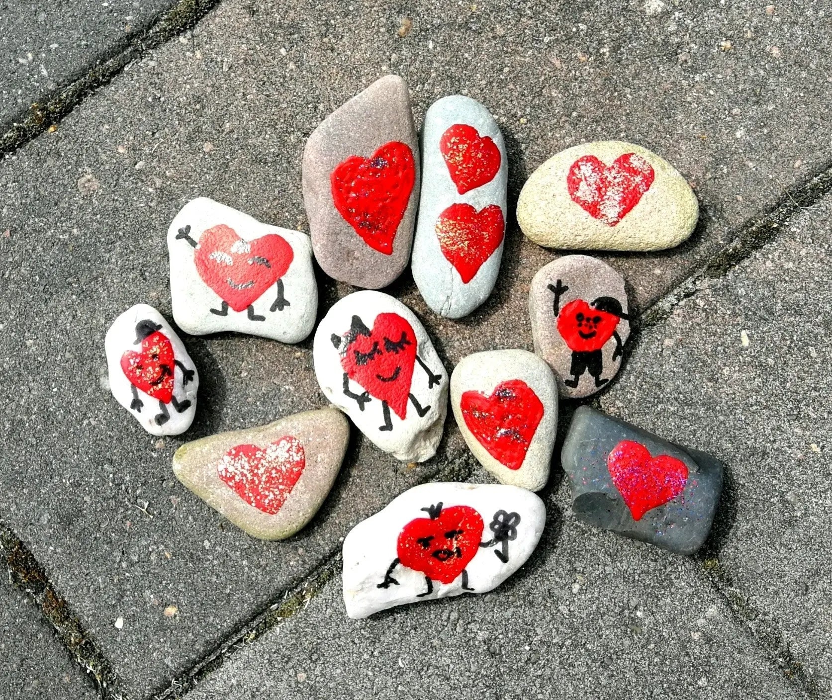 Herzfiguren auf Steinen Event Kids