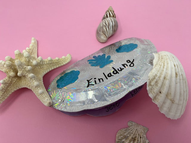 Muscheleinladung mit Perle